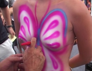 042514_real_girls_getting_body_painted_in_public