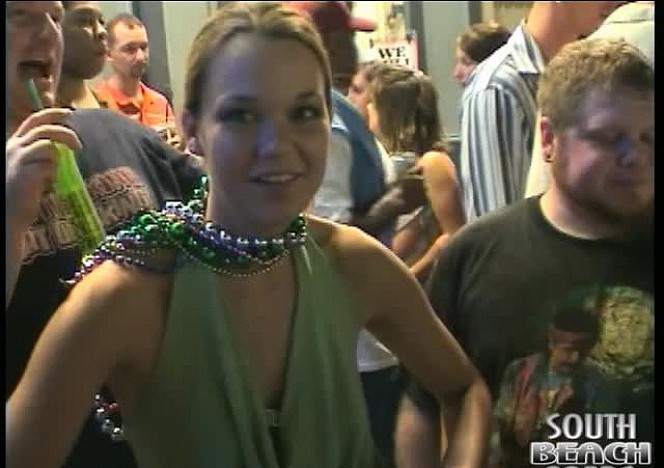112412_girls_flashing_their_tits_and_pussies_at_mardi_gras