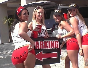 020709_walking_around_gasparilla_pirate_festival_in_tampa_florida_with_girls_flashing_tits_for_beads