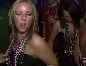 030607_spring_break_party_girls_naked_at_the_club_then_partying_back_at_the_house_with_dildos_behind_the_scenes