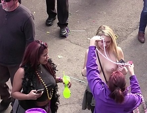 031116_mardi_gras_hot_women_flashing_from_the_street_nudity_festival_in_new_orleans