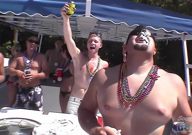 083008_wild_party_chicks_on_the_lake_of_the_ozarks_going_wild