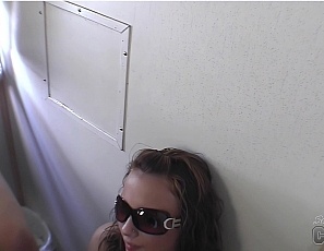 083109_hot_college_girls_partying_naked_at_the_lake