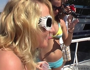 090109_college_girls_and_some_sorority_twin_girls_partying_naked_at_lake_of_the_ozarks_missouri