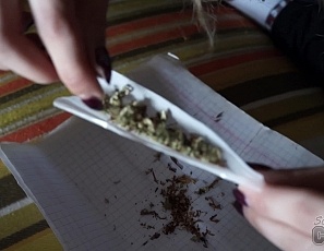 091216_on_vacation_with_some_hot_models_at_a_music_festival_and_the_hot_blonde_samanta_masturbates_with_a_dildo