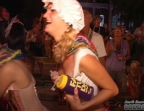 101309_fantasy_fest_girls_masturbating_and_flashing_tits_and_pussy_in_public