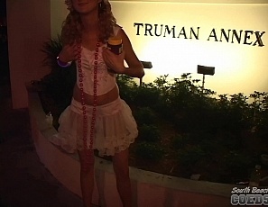 101309_fantasy_fest_girls_masturbating_and_flashing_tits_and_pussy_in_public